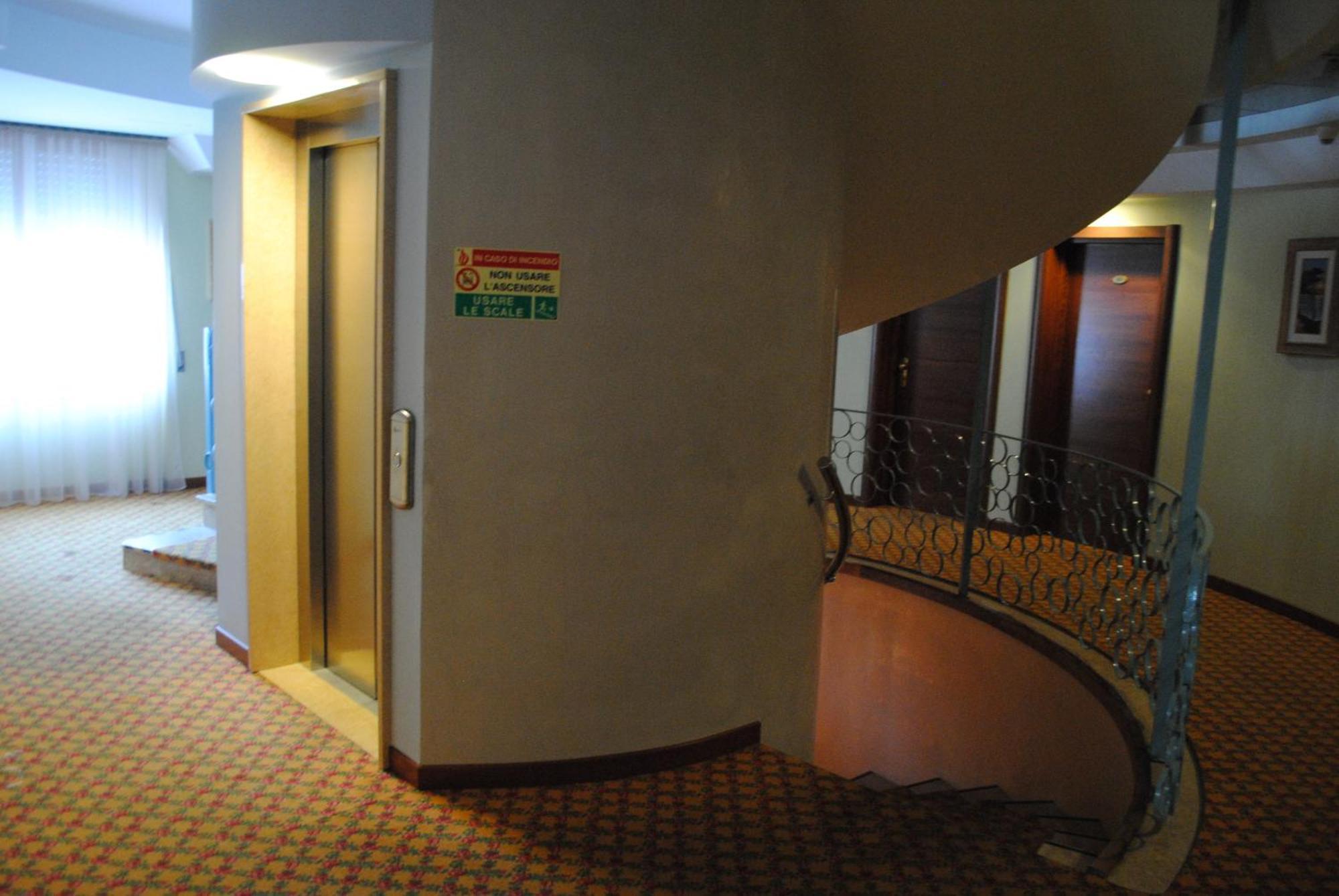 Hotel Franz 비비오네 외부 사진